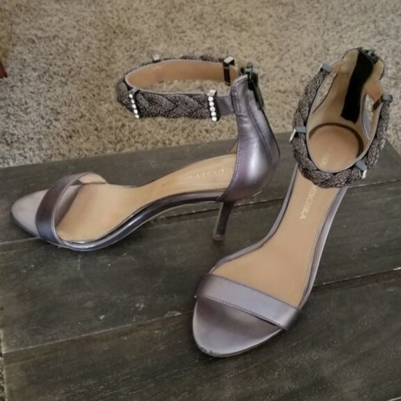 Badgley Mischka sexy high heel sandles size 6 1/2 in a soft silver - Picture 1 of 1